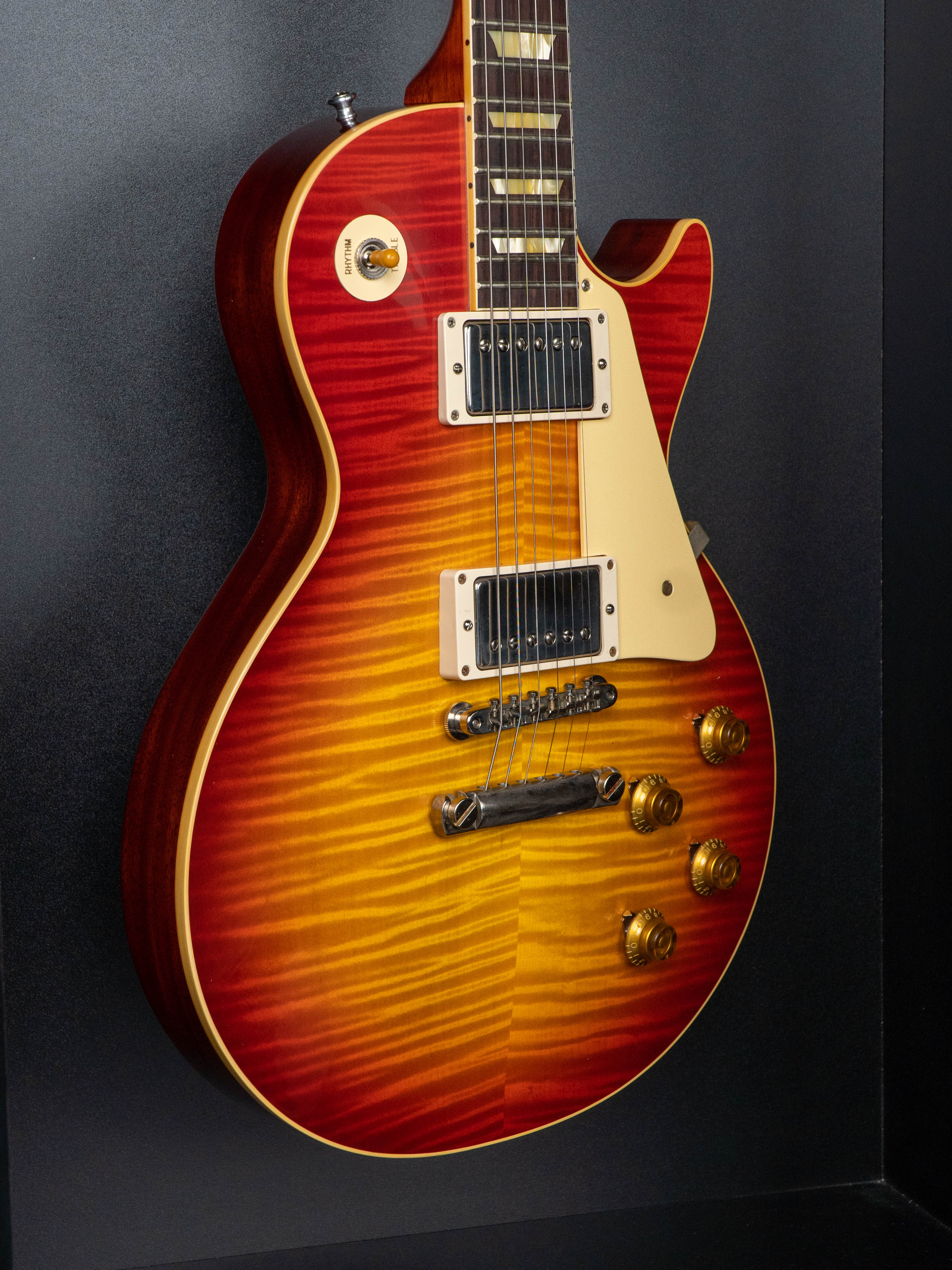 GIBSON MALAYSIA EXCLUSIVE MADE TO MEASURE 1959 LES PAUL STANDARD REISSUE VOS ELECTRIC GUITAR - VINTAGE CHERRY TEA BURST - NH (HANDPICKED TOP)