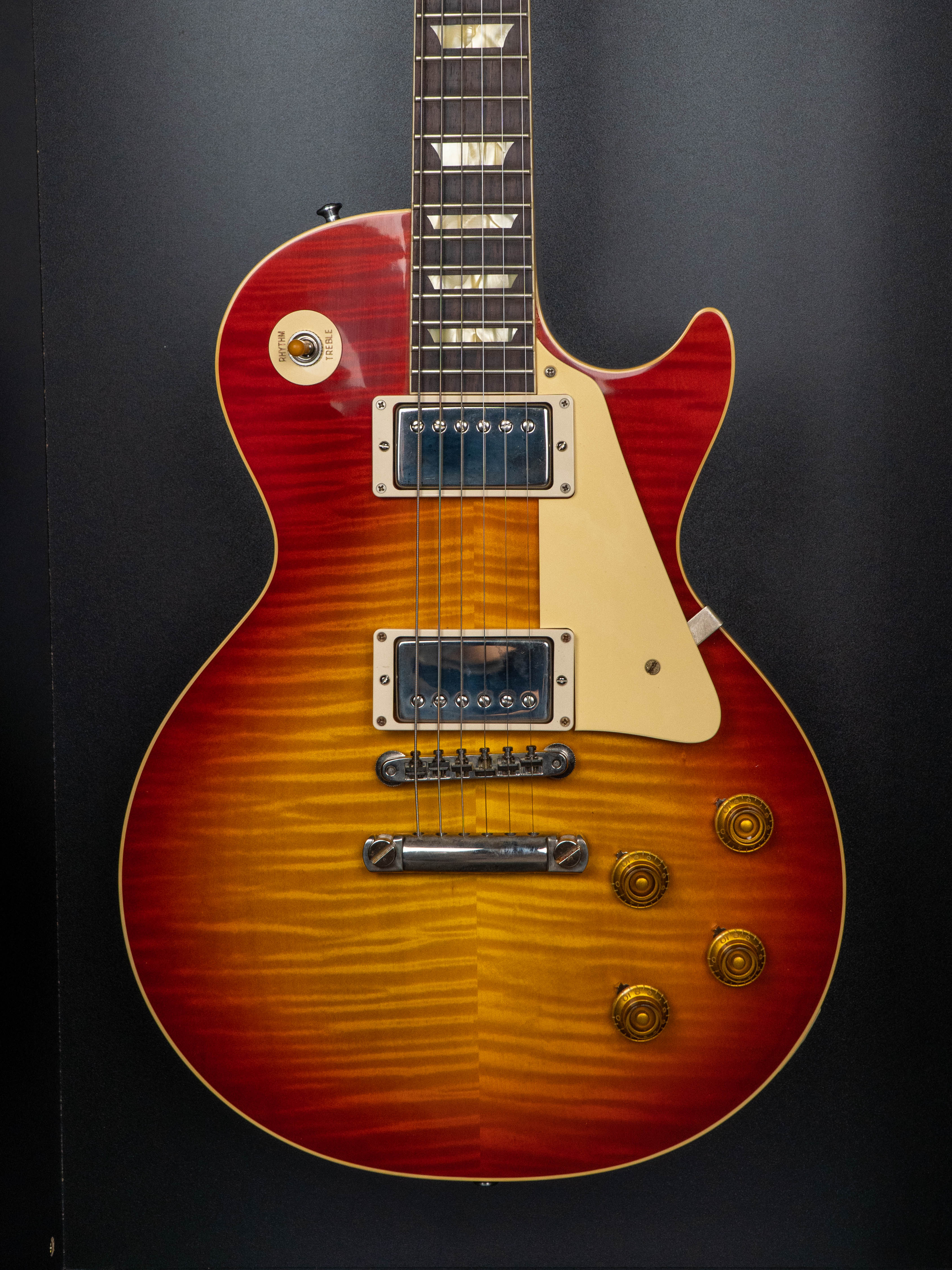 GIBSON MALAYSIA EXCLUSIVE MADE TO MEASURE 1959 LES PAUL STANDARD REISSUE VOS ELECTRIC GUITAR - VINTAGE CHERRY TEA BURST - NH (HANDPICKED TOP)