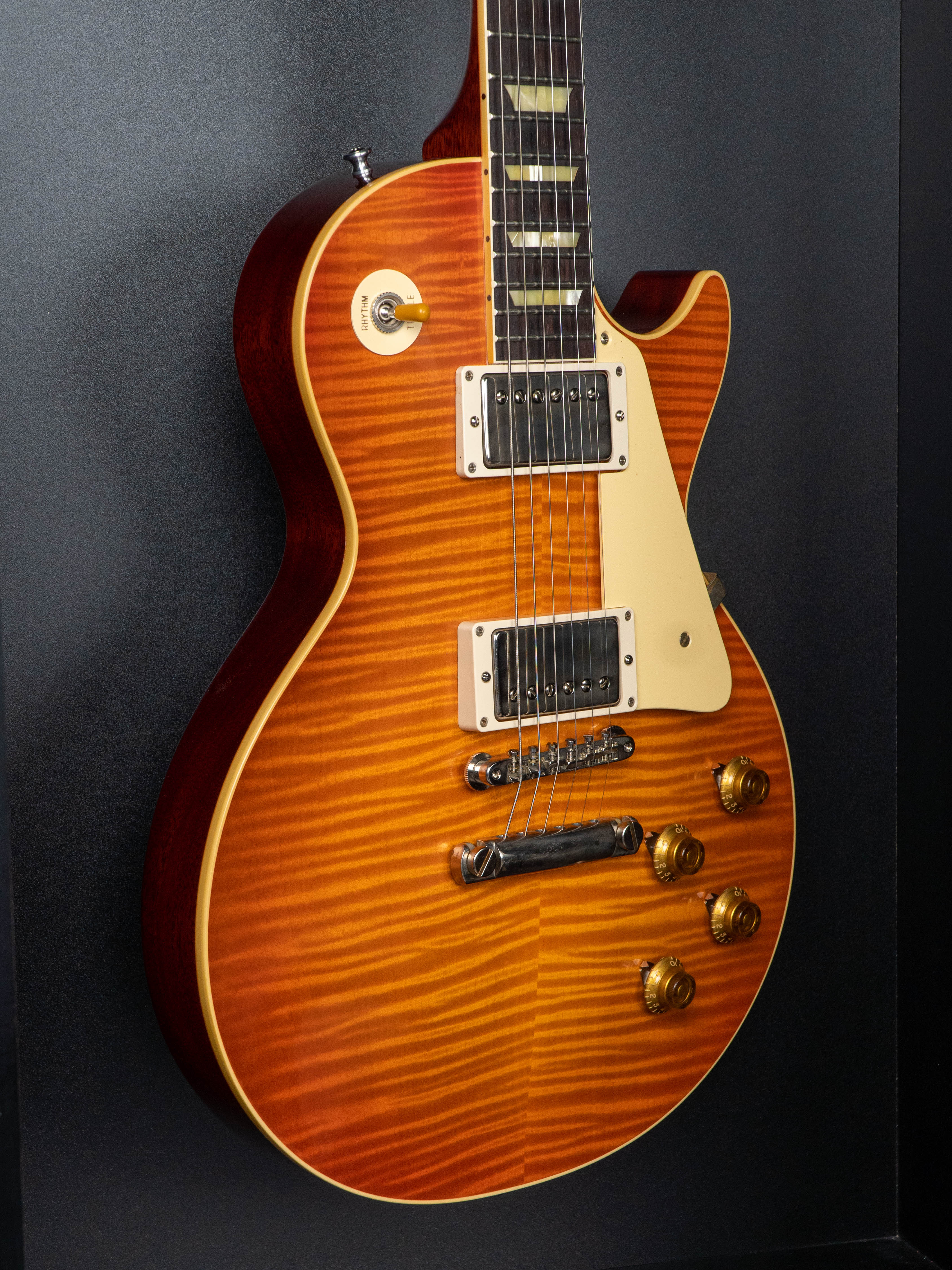 GIBSON MALAYSIA EXCLUSIVE MADE TO MEASURE 1959 LES PAUL STANDARD REISSUE VOS ELECTRIC GUITAR - WESTERN DESERT - NH (HANDPICKED TOP)