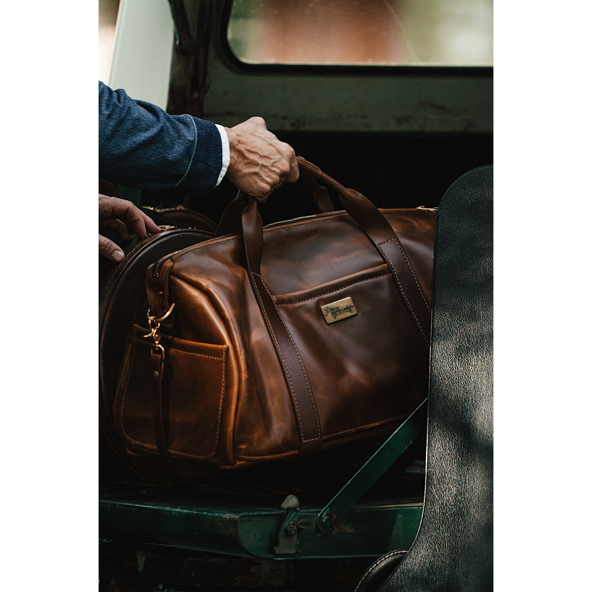 GIBSON LIFTON LEATHER DUFFLE BAG - BROWN